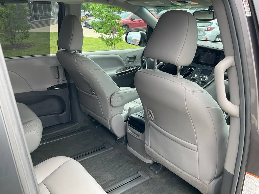 Used 2015 Toyota Sienna XLE AWD/4WD image 13