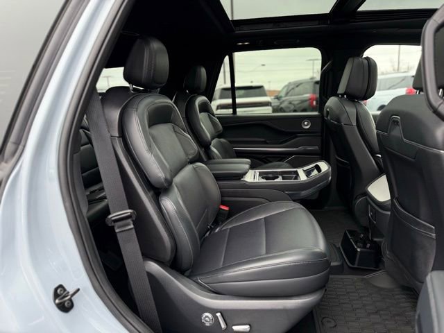 Used 2025 Lincoln Navigator Reserve w/ Jet Appearance Package image 27
