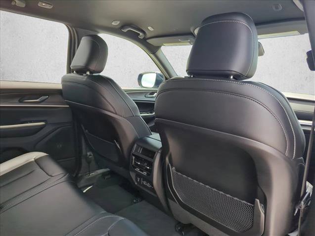 Used 2025 Jeep Grand Cherokee Limited RWD image 19