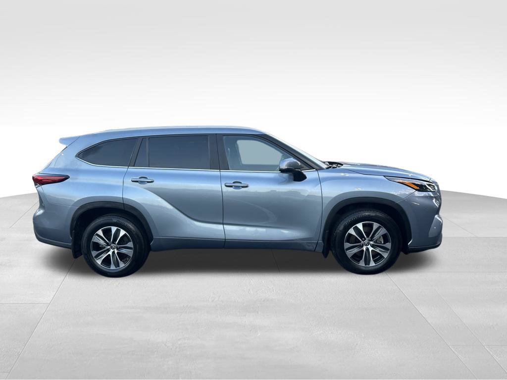 Used 2023 Toyota Highlander XLE AWD/4WD image 7
