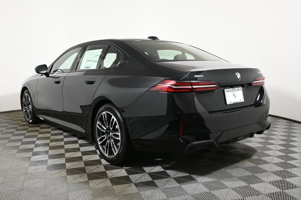 Used 2026 BMW 530i xDrive w/ M Sport Package AWD/4WD image 5