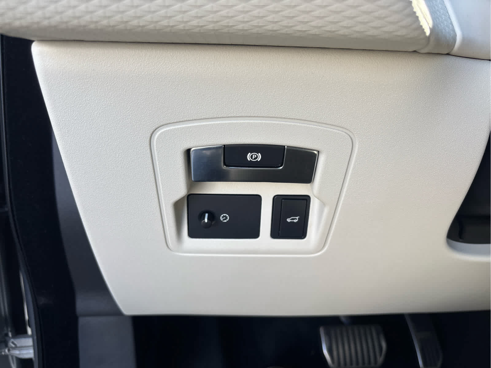 Used 2018 Land Rover Range Rover Velar R-Dynamic SE AWD/4WD image 34