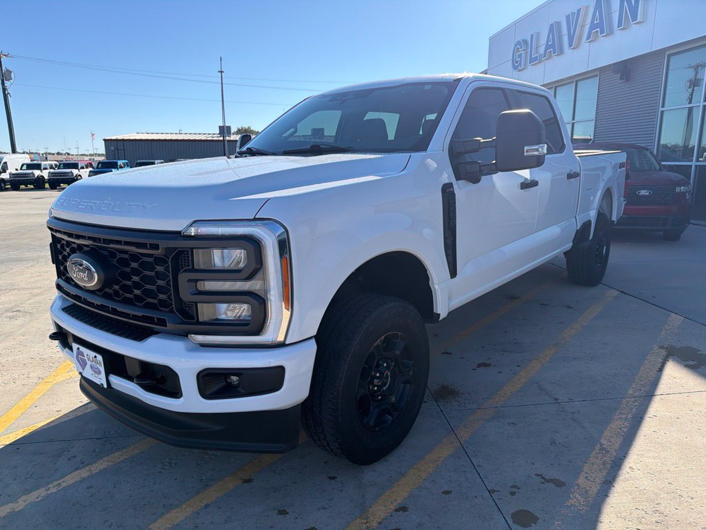Used 2023 Ford F250 XL w/ STX Appearance Package AWD/4WD image 3