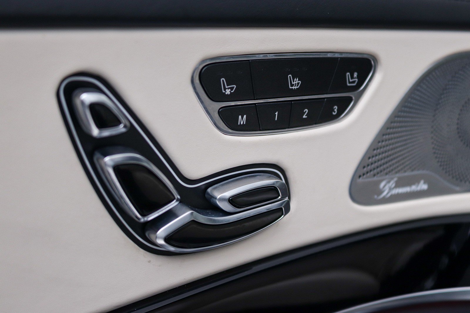 Used 2017 Mercedes-Benz S 550 Sedan image 27