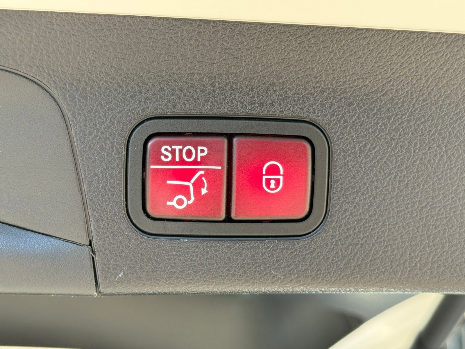 Used 2022 Mercedes-Benz GLS 450 4MATIC image 19