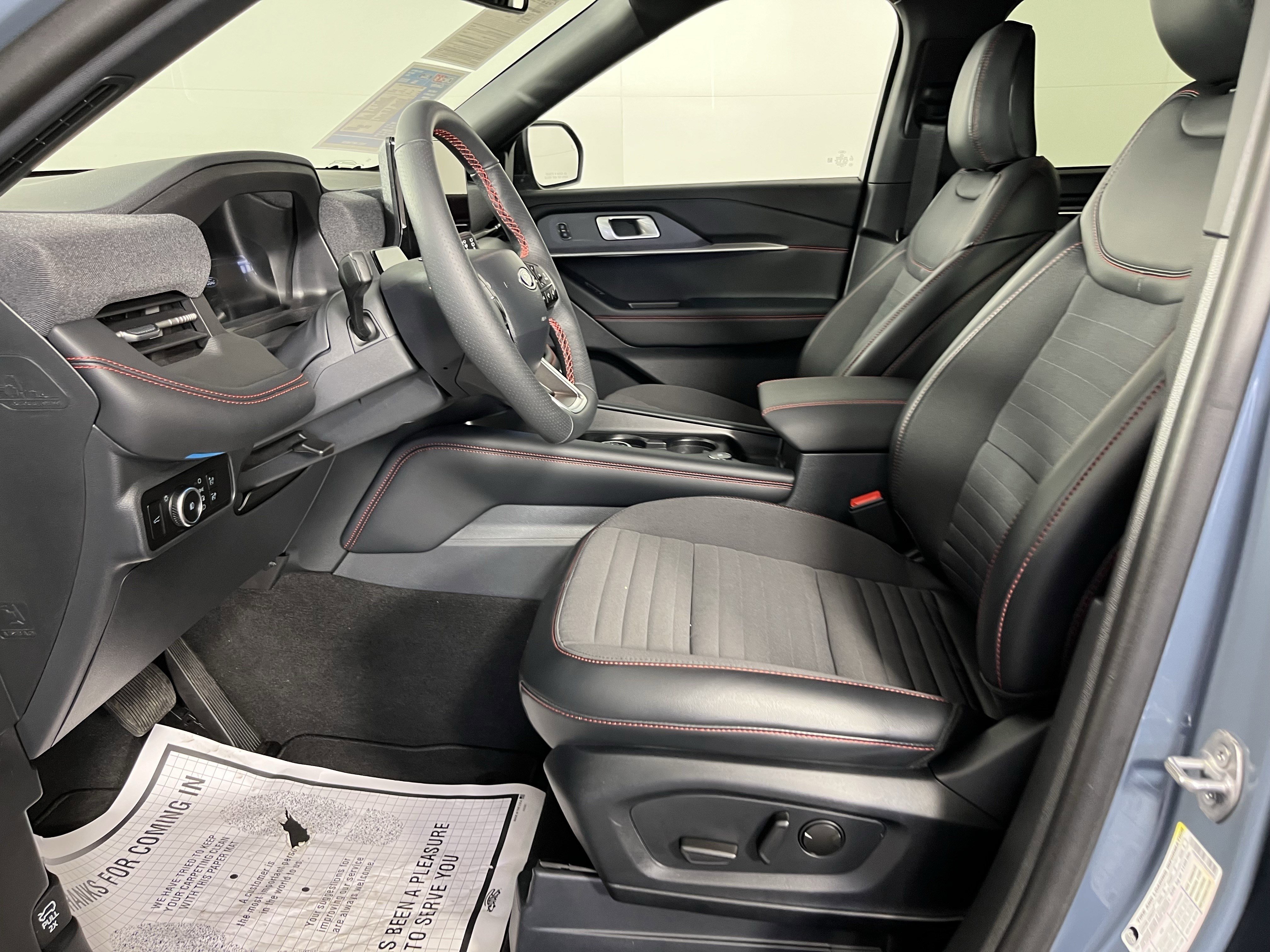 Used 2025 Ford Explorer ST-Line w/ Premium Package image 10