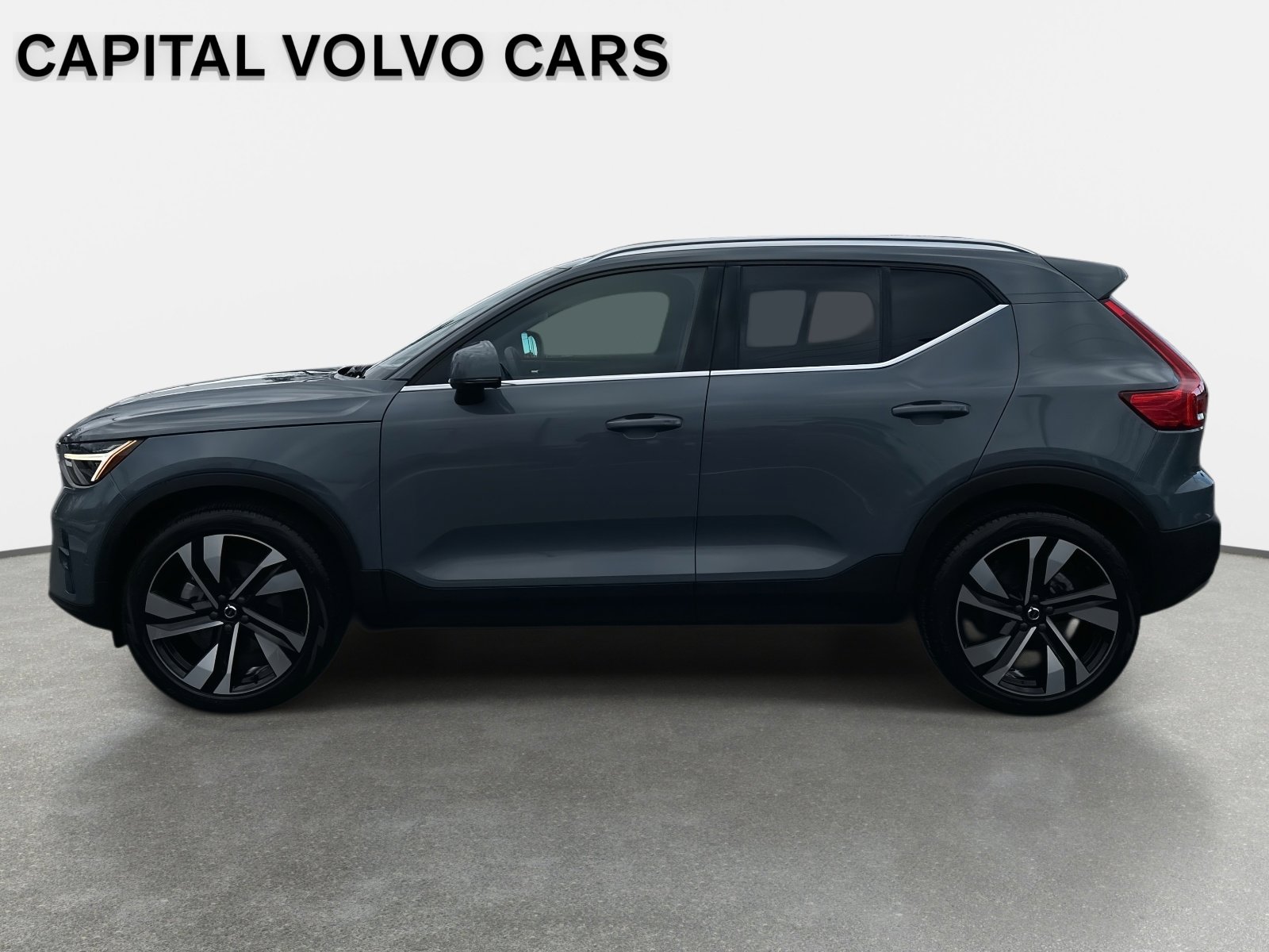 Certified 2023 Volvo XC40 B5 Ultimate w/ Protection Package Premier image 2