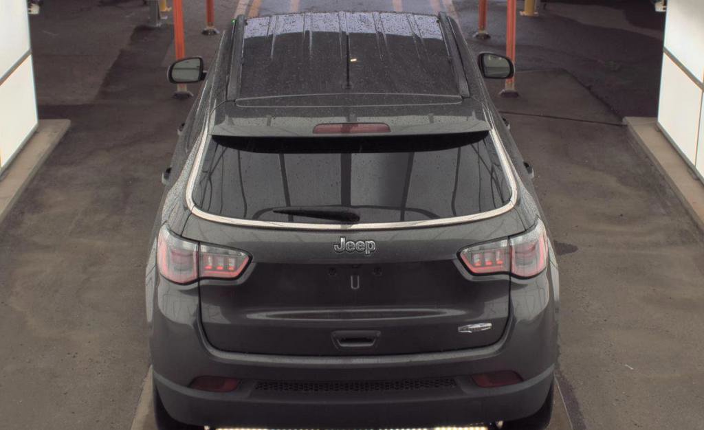Used 2018 Jeep Compass Latitude FWD image 5