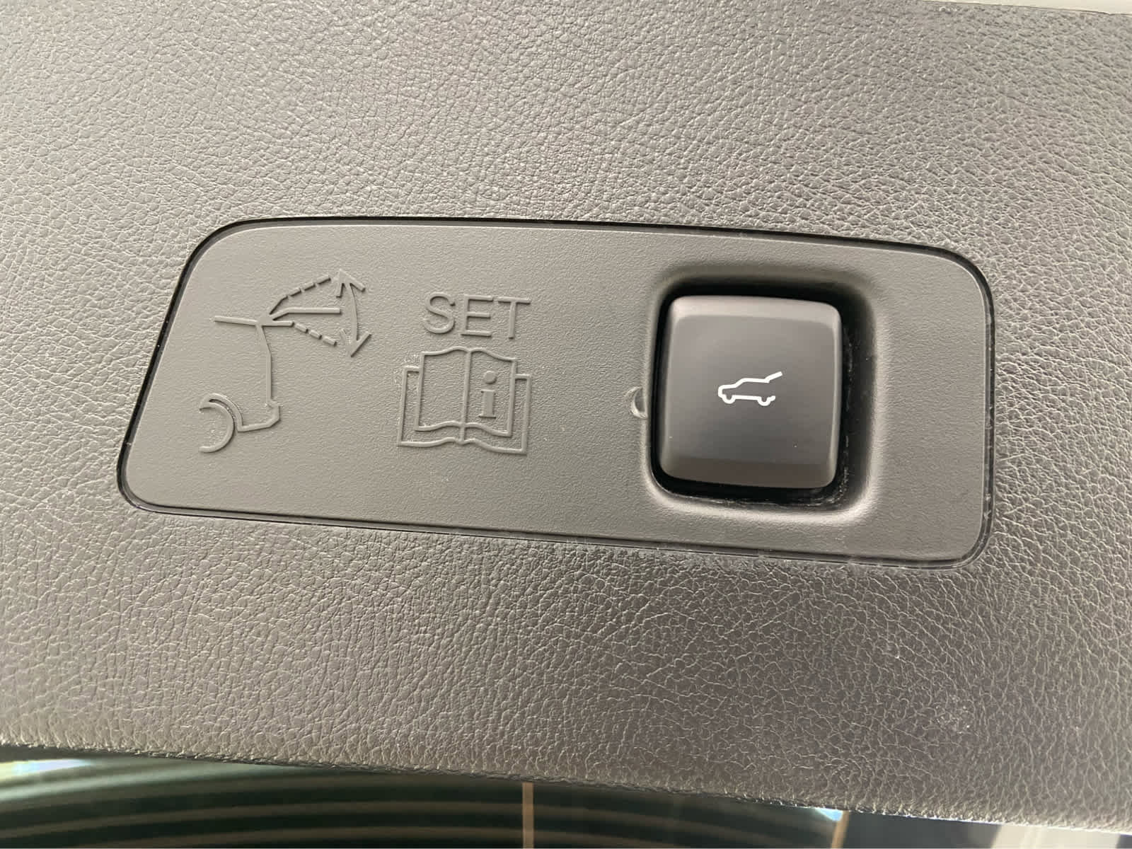 Used 2025 Lincoln Corsair Reserve w/ Jet Appearance Package image 12