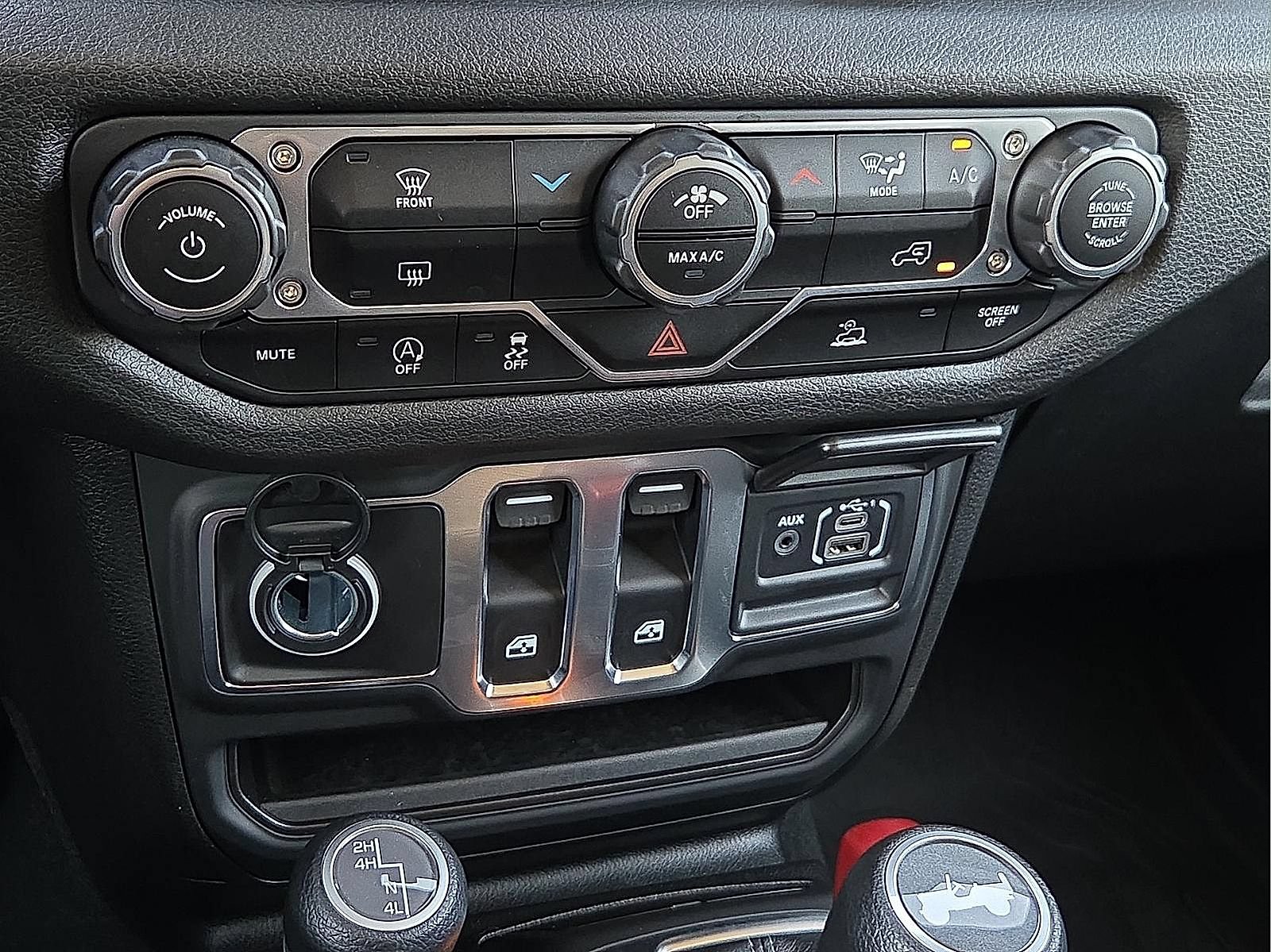 Used 2024 Jeep Wrangler Sport AWD/4WD image 18