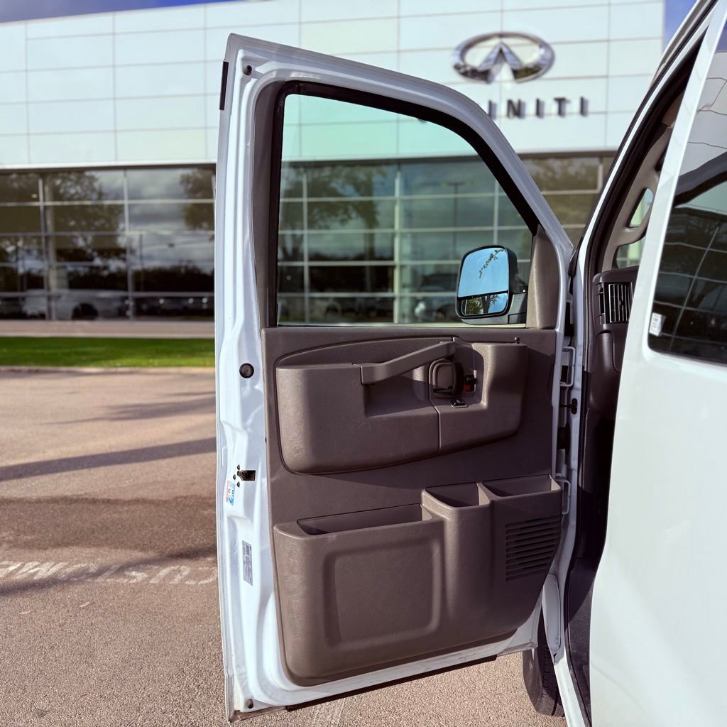 Used 2025 Chevrolet Express 3500 LT w/ LT Preferred Equipment Group image 19