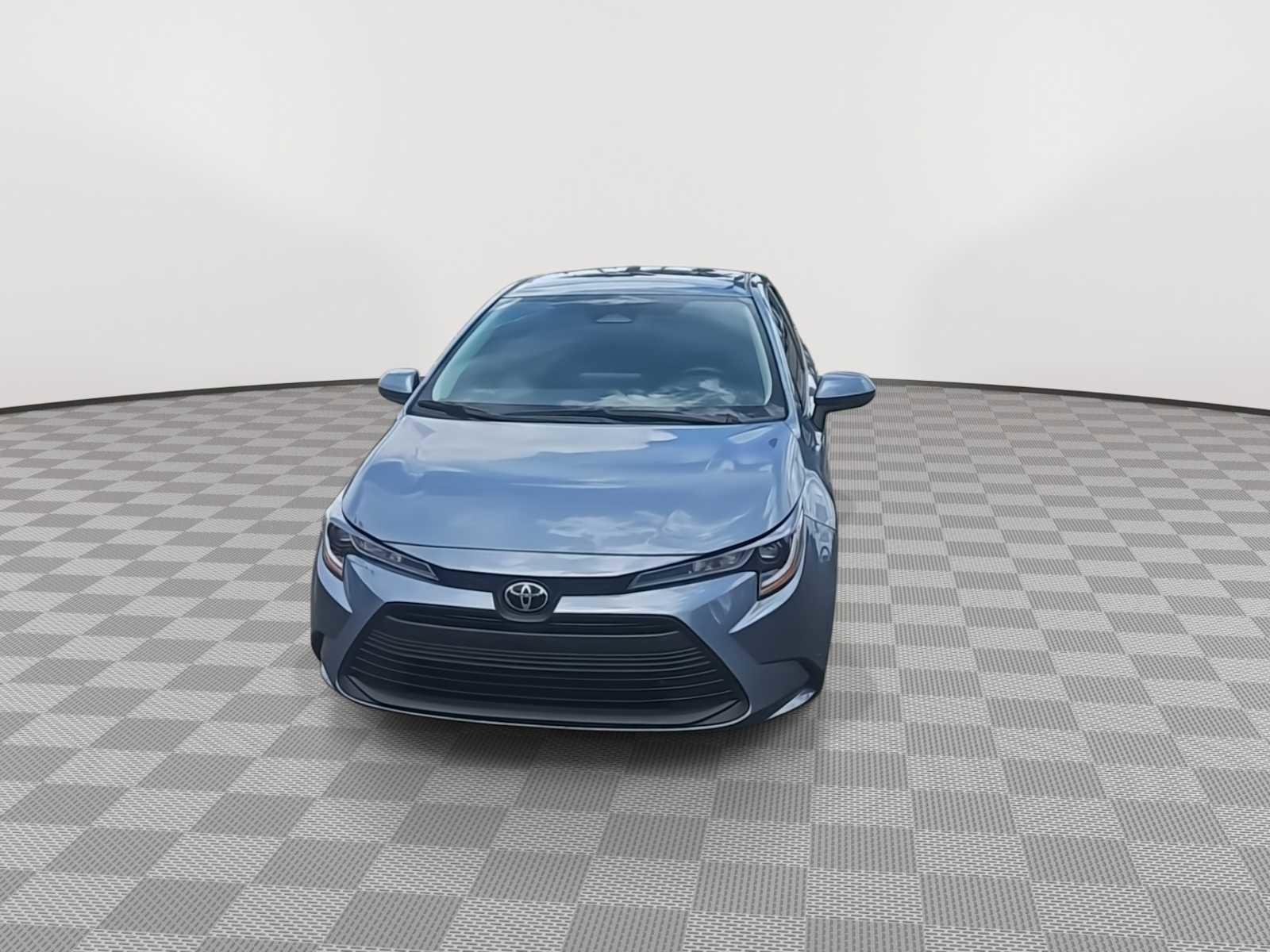 Used 2023 Toyota Corolla LE FWD image 3