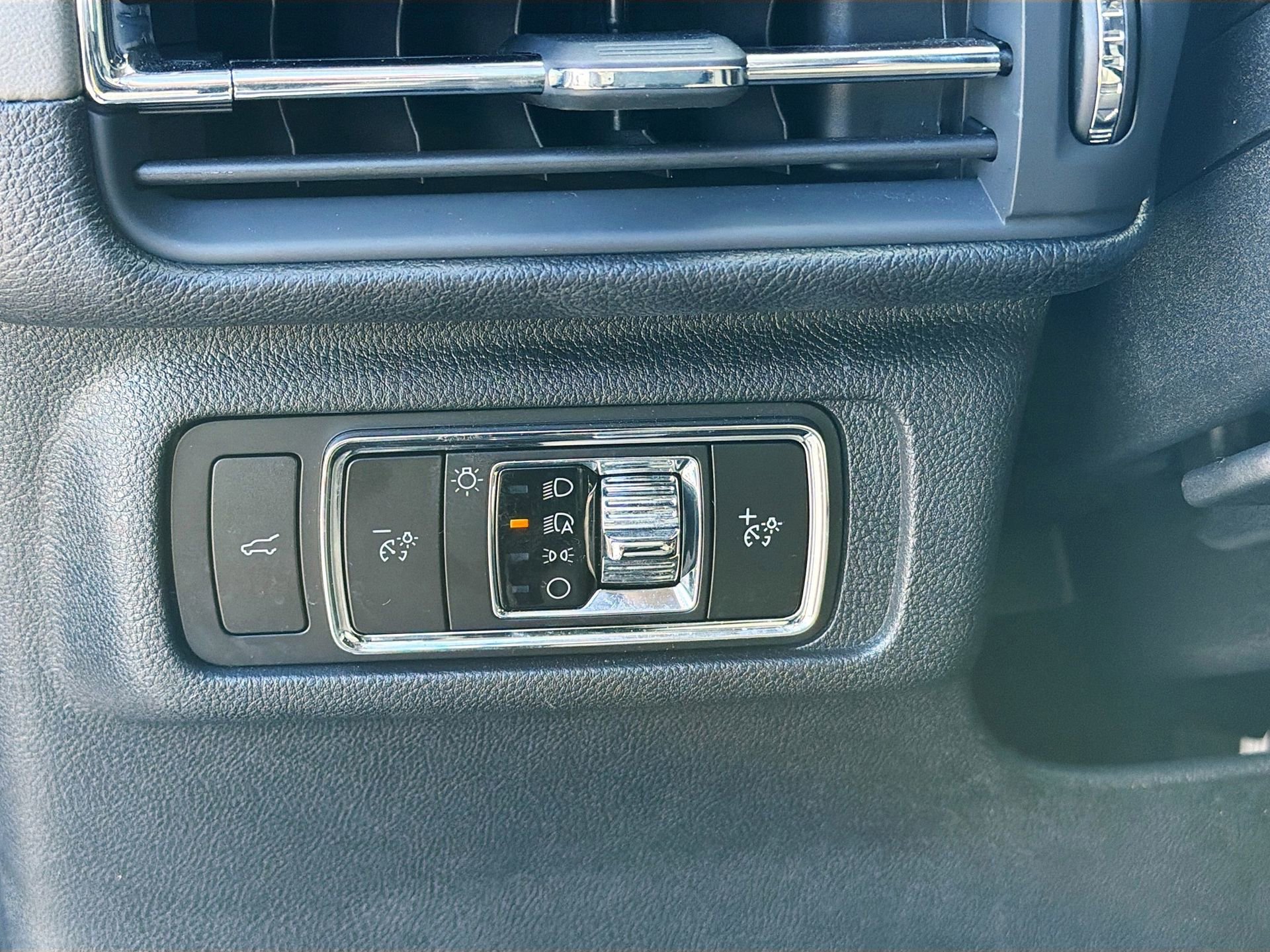 Used 2025 Lincoln Corsair FWD image 12