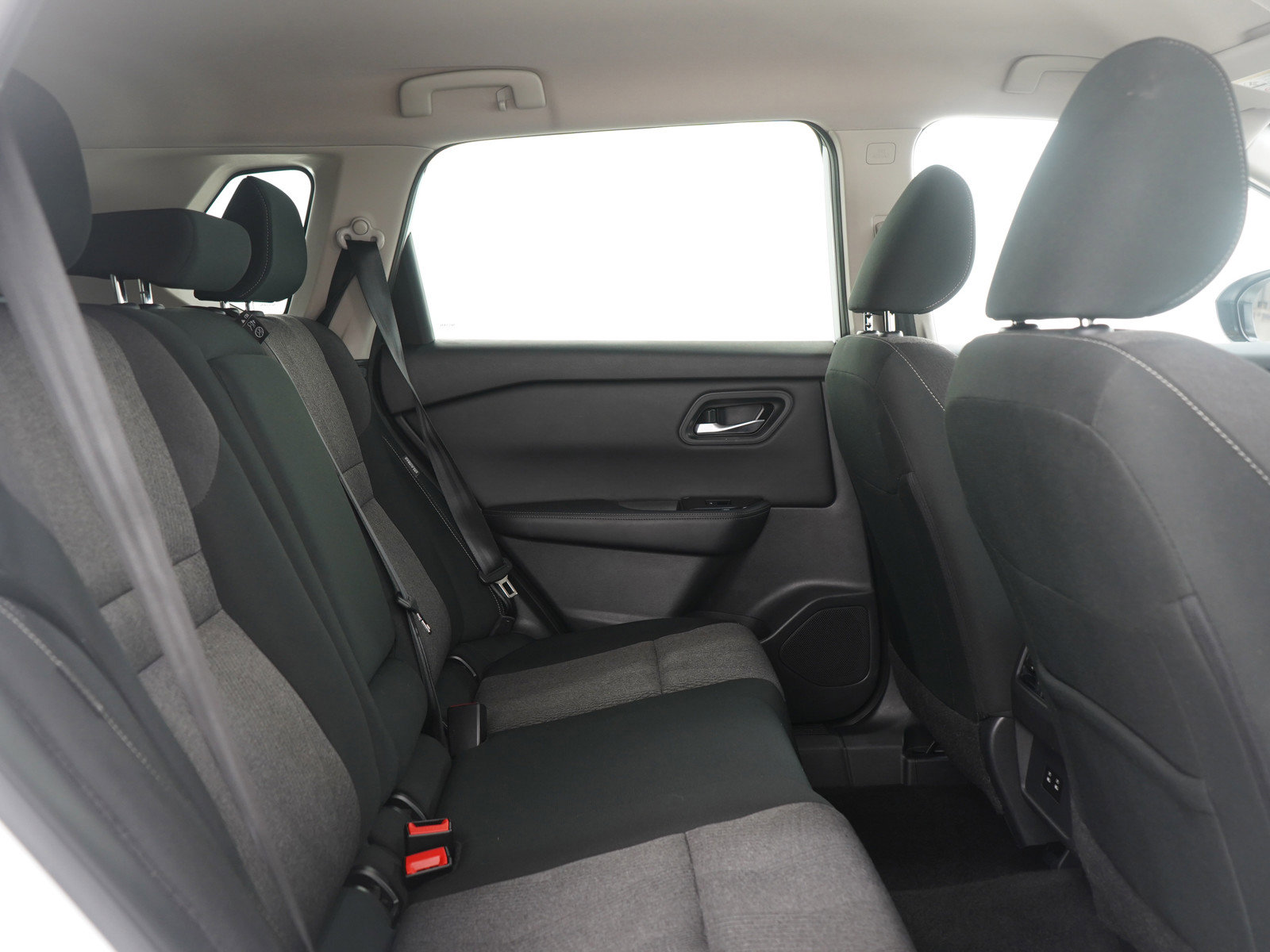 Used 2025 Nissan Rogue SV image 14