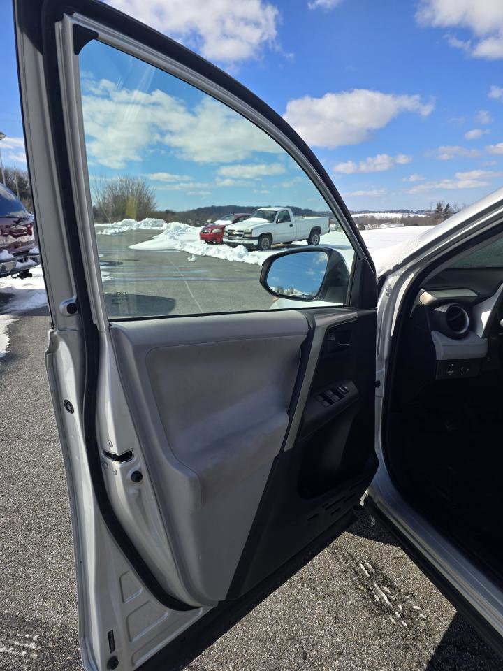 Used 2013 Toyota RAV4 LE image 3