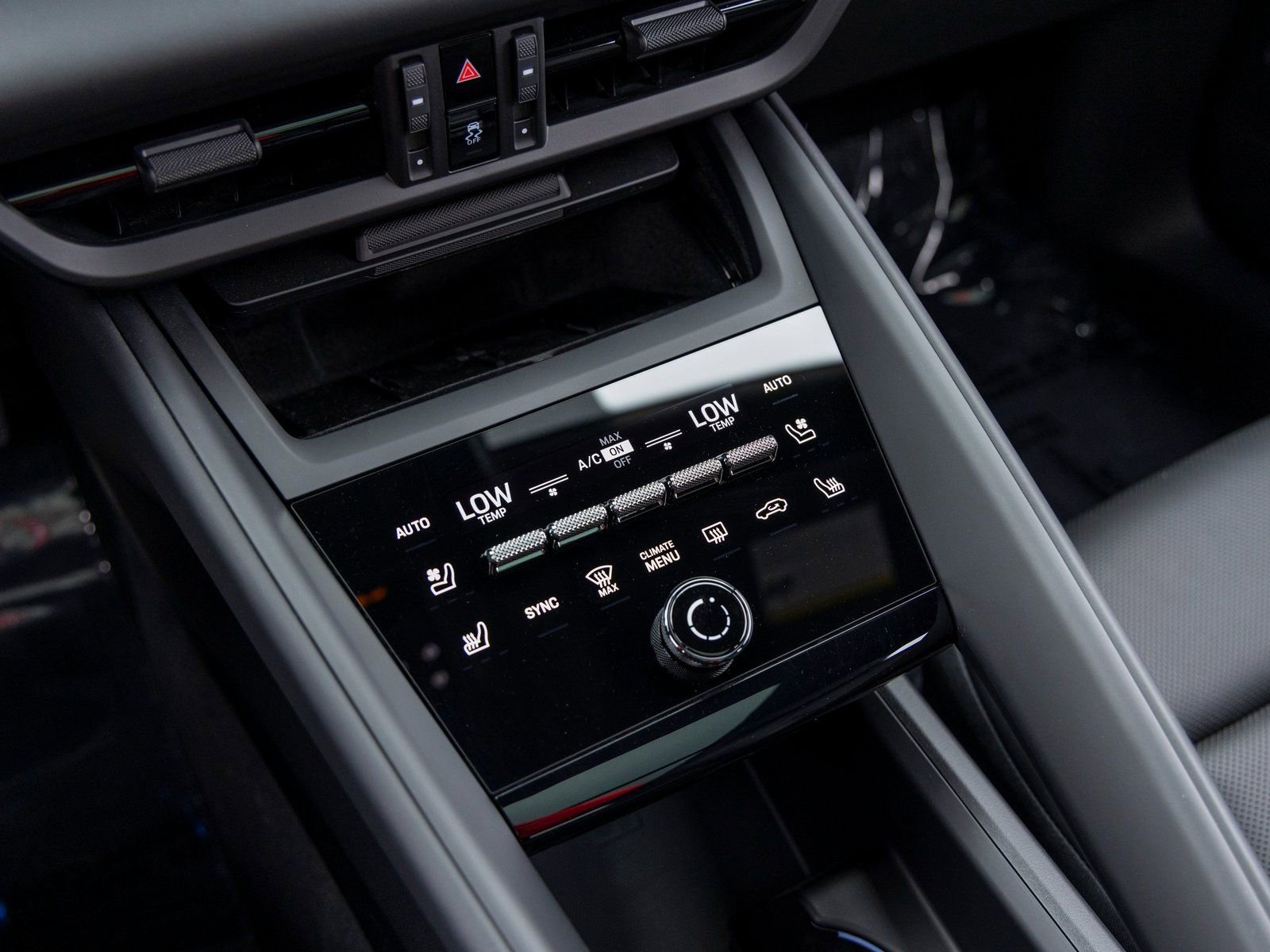 New 2025 Porsche Macan Electric image 37