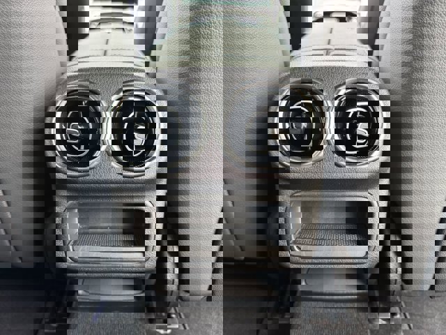 Used 2025 Mercedes-Benz GLC 300 4MATIC image 9