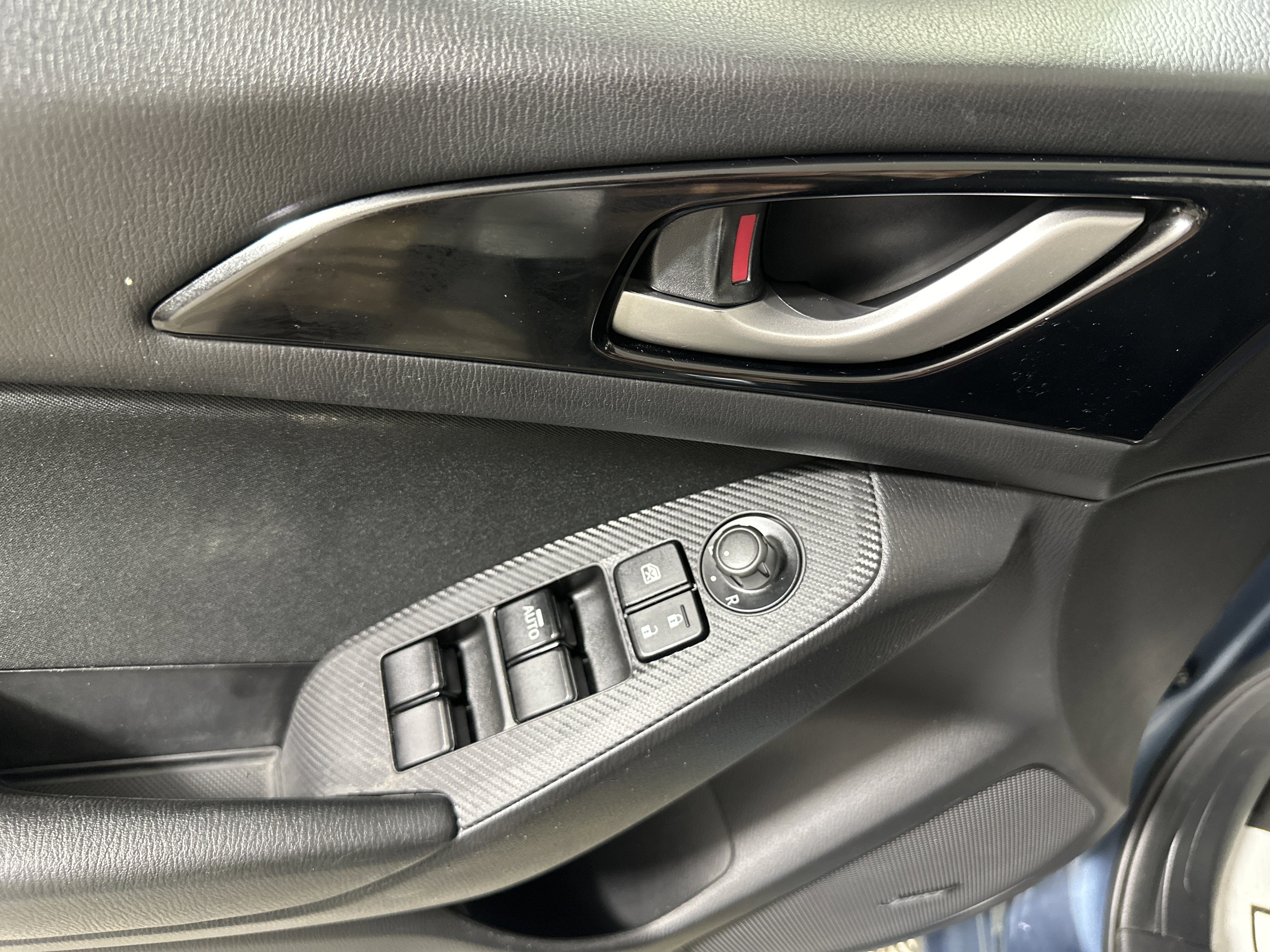 Used 2014 MAZDA MAZDA3 i Touring w/ Technology Package image 11