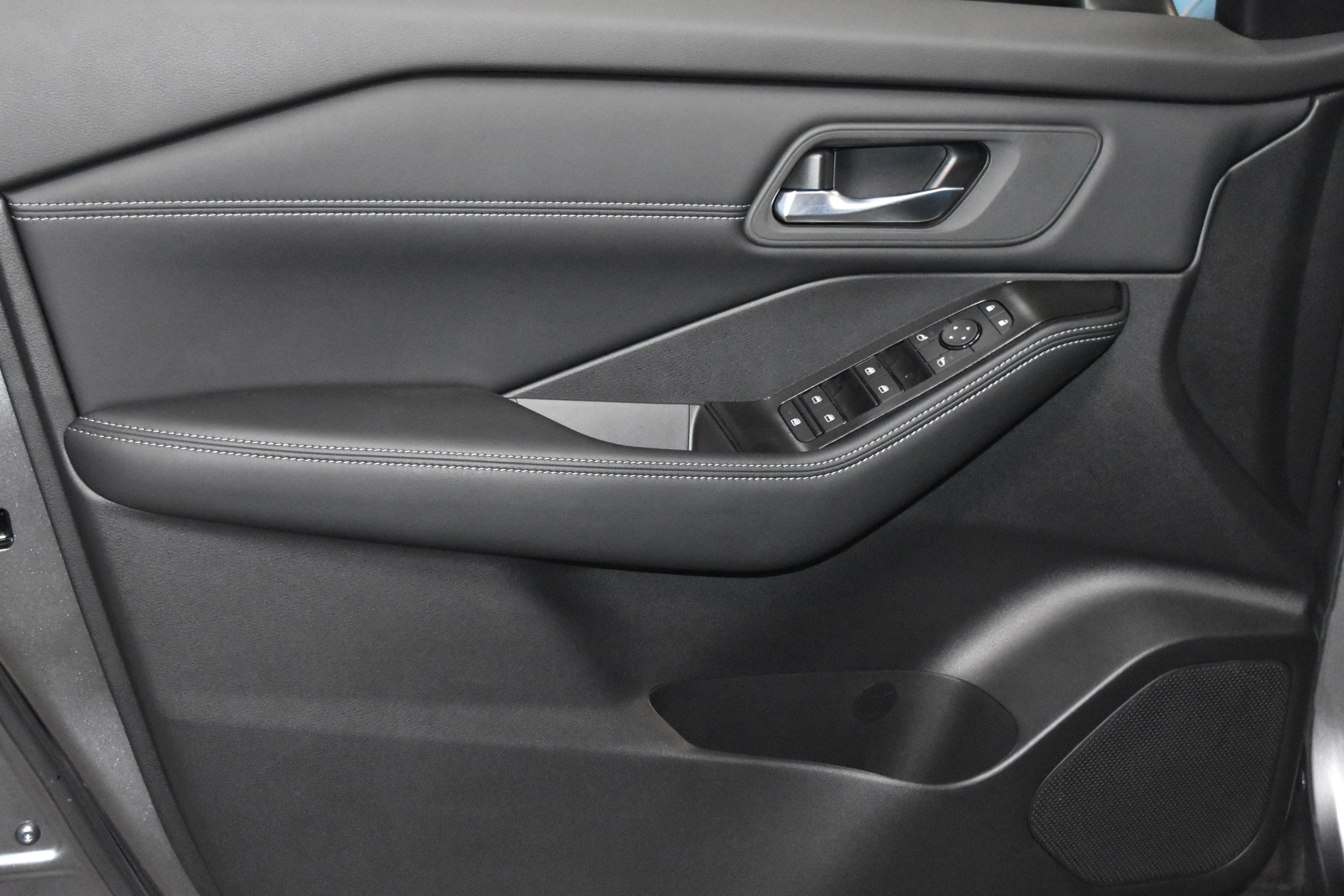 New 2026 Nissan Rogue SV w/ SV Premium Package image 3