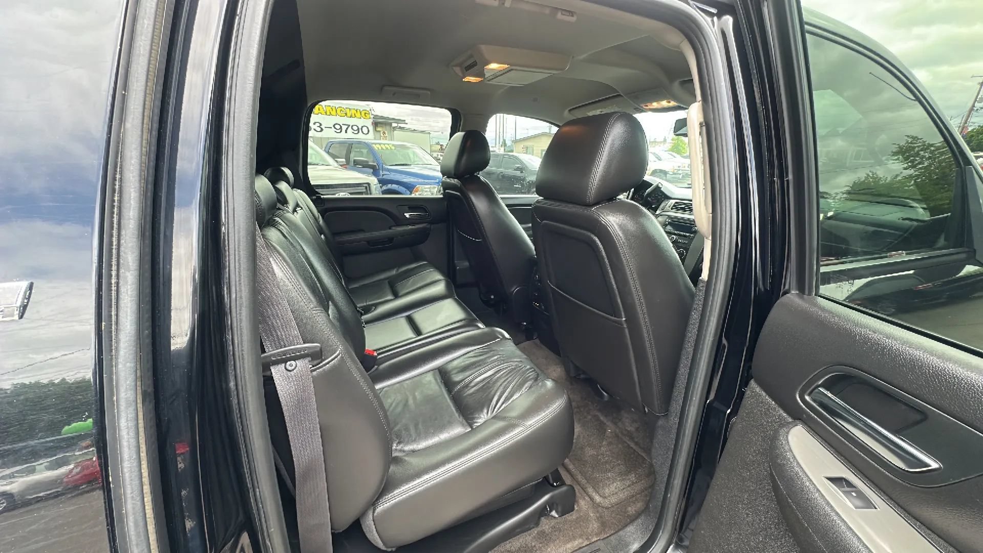 Used 2011 Chevrolet Avalanche LT w/ Luxury Package AWD/4WD image 12