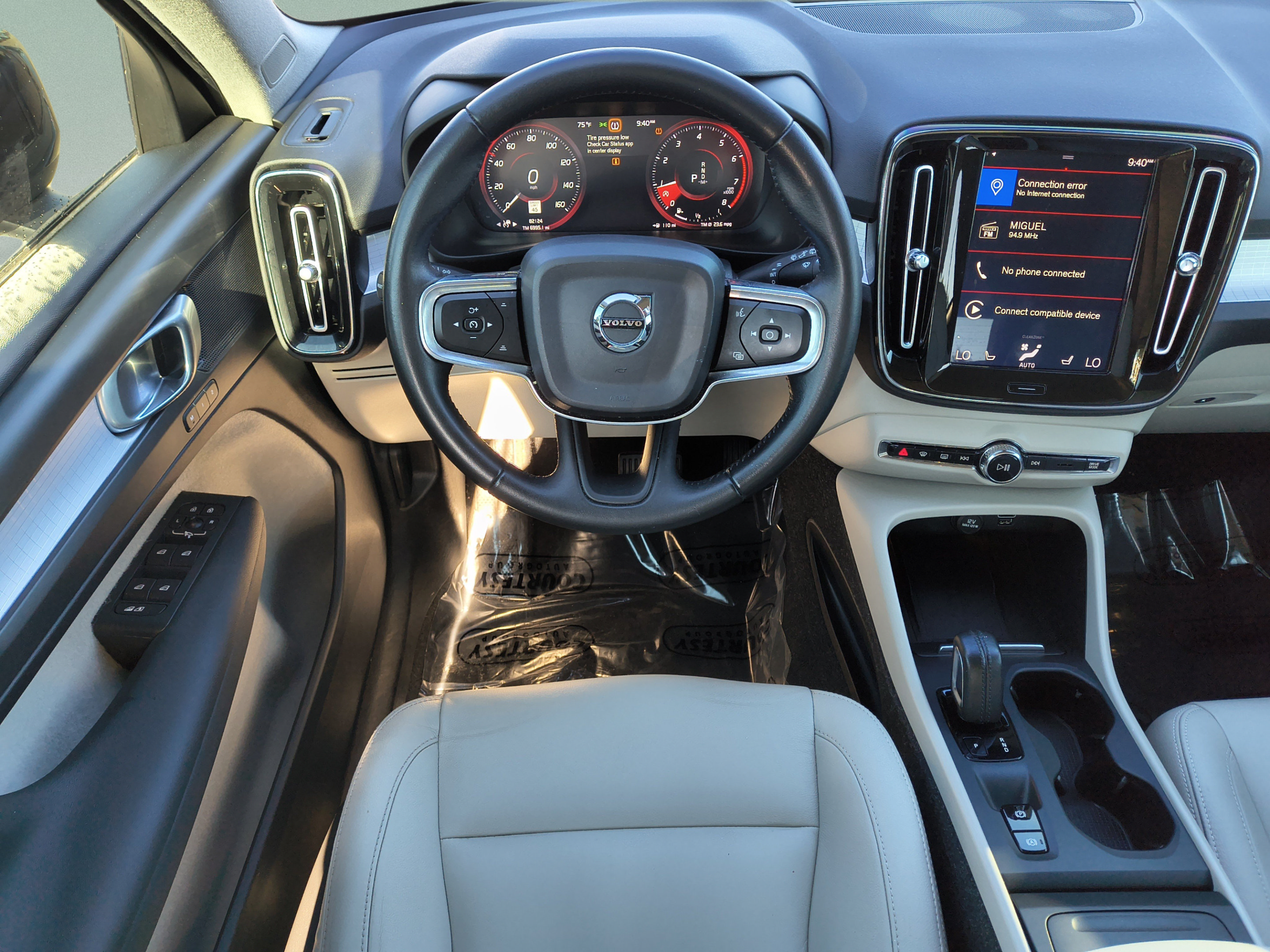 Used 2019 Volvo XC40 T4 Momentum FWD image 12