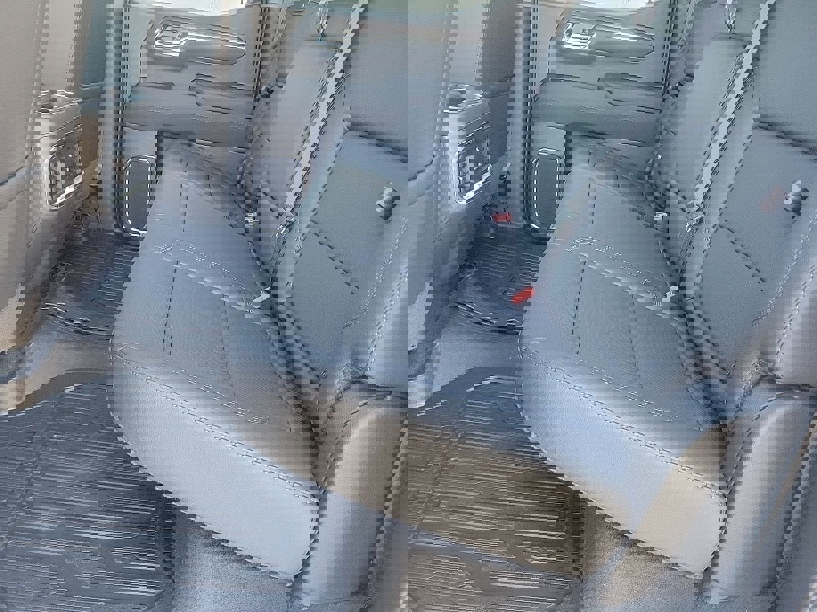 New 2026 GMC Sierra 1500 SLT image 21