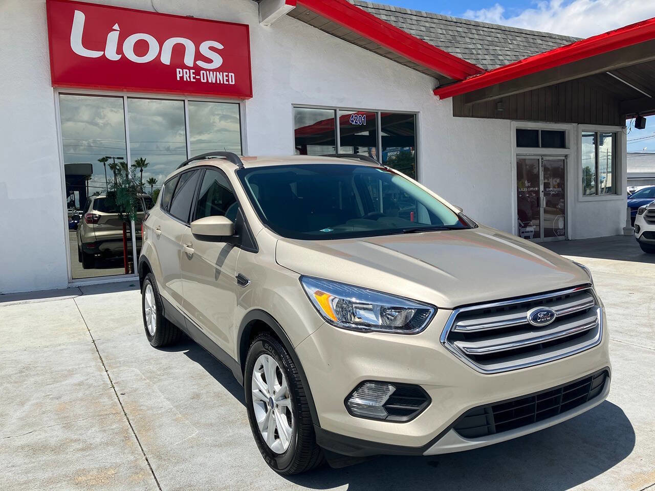 Used 2018 Ford Escape SE image 12