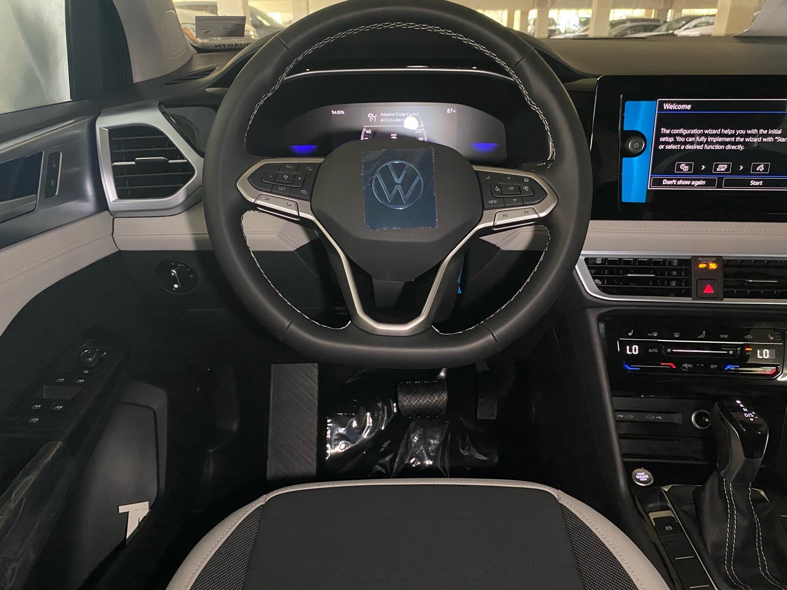 New 2026 Volkswagen Taos SE FWD image 4