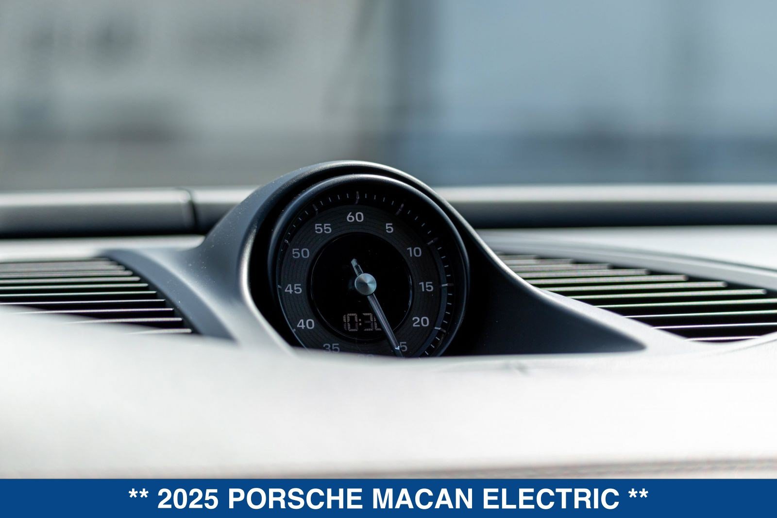Used 2025 Porsche Macan Turbo Electric AWD/4WD image 67