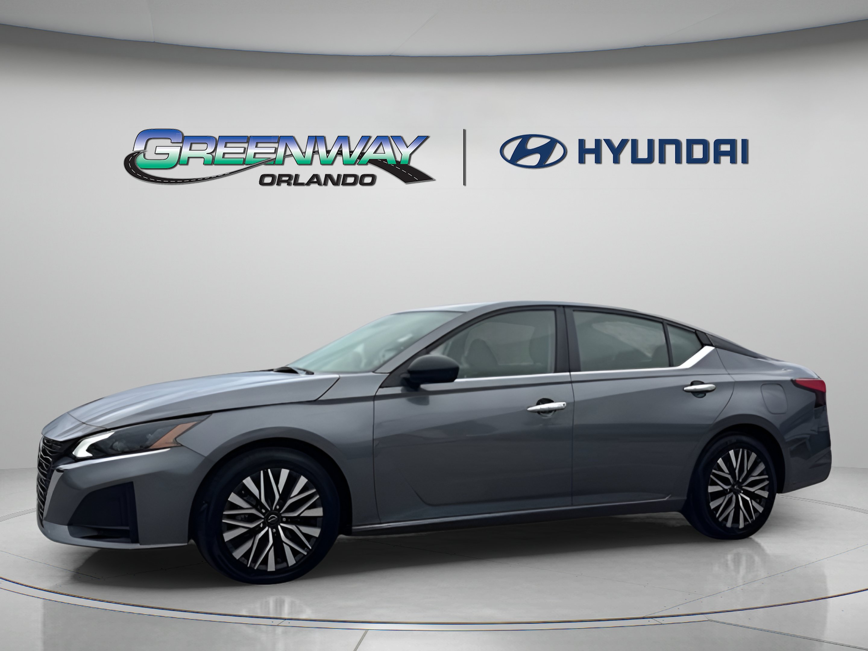 Used 2024 Nissan Altima 2.5 SV FWD image 1