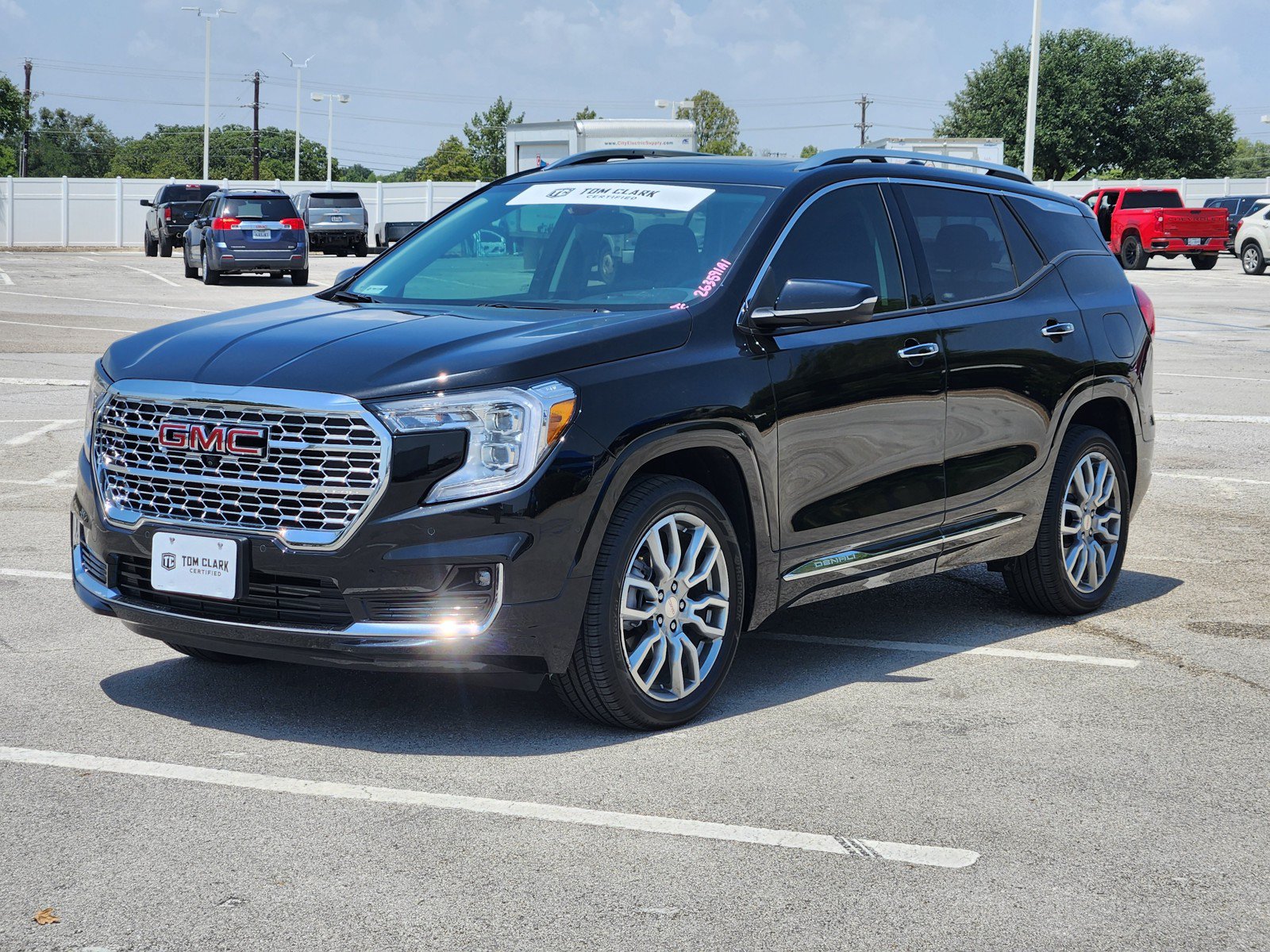 Used 2024 GMC Terrain Denali w/ Denali Premium Package AWD/4WD image 2