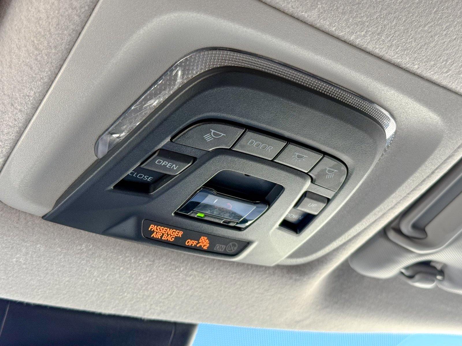 Used 2022 Toyota Corolla Cross XLE w/ Convenience Package image 28