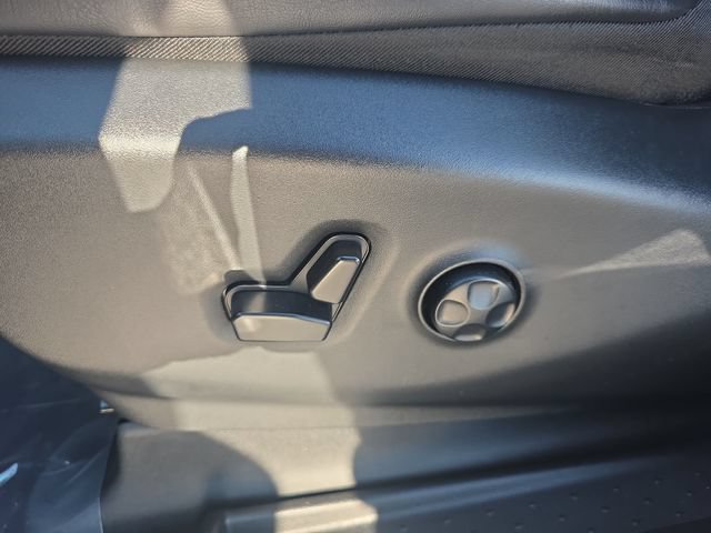 Used 2025 Chrysler Pacifica Limited FWD image 30