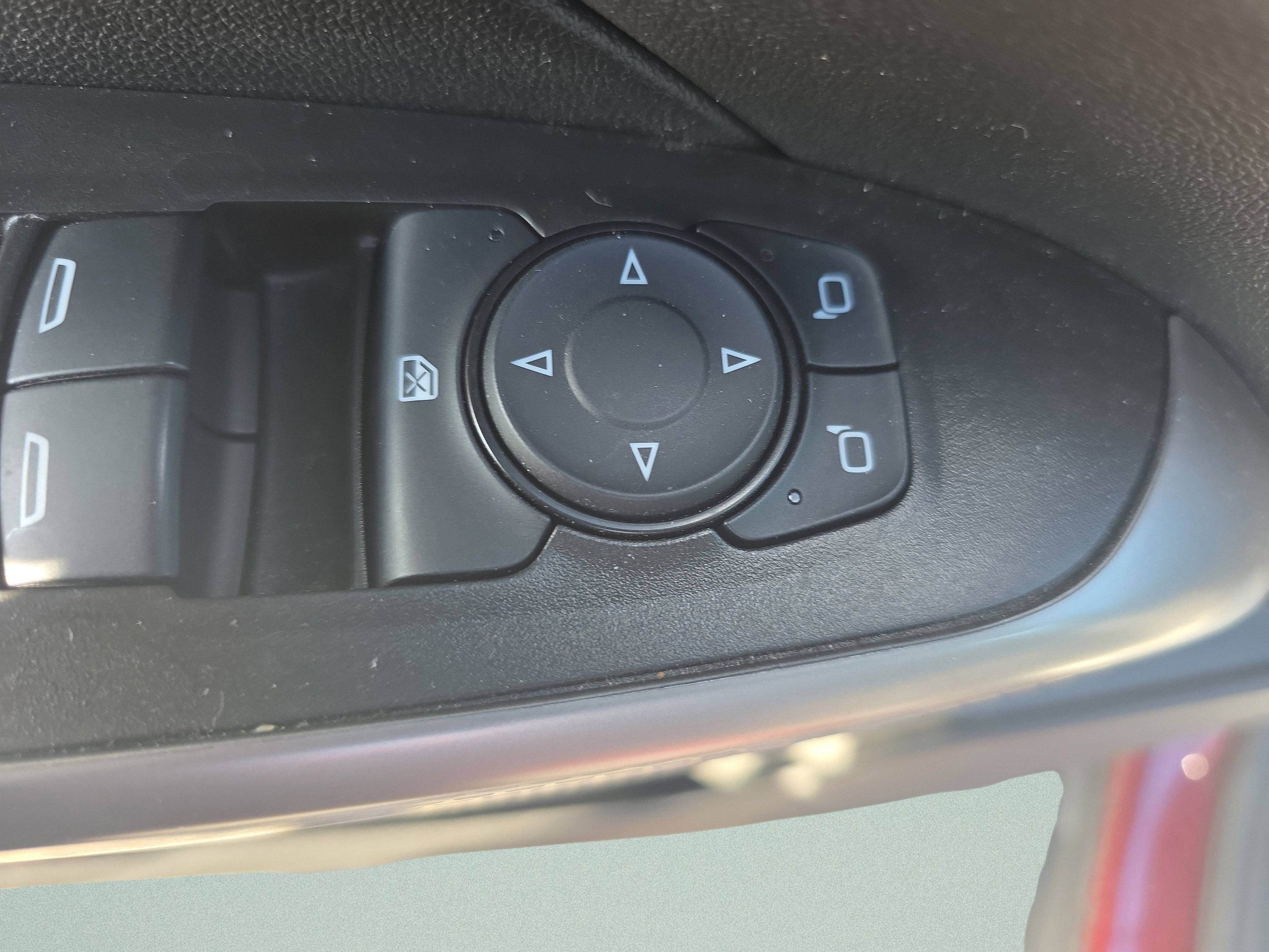 Used 2024 Chevrolet Trax RS w/ Sunroof Package FWD image 16