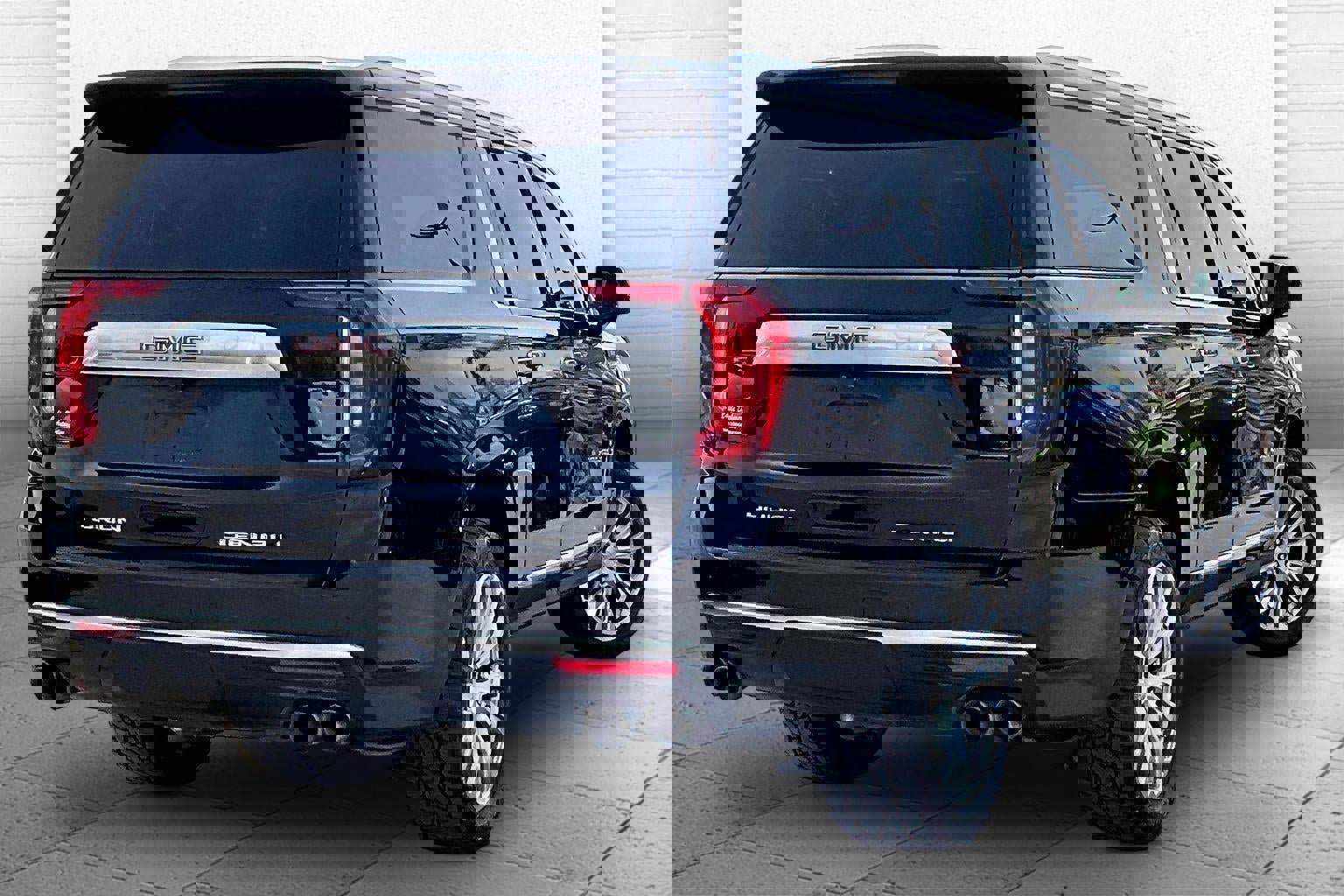 Used 2022 GMC Yukon XL Denali AWD/4WD image 11