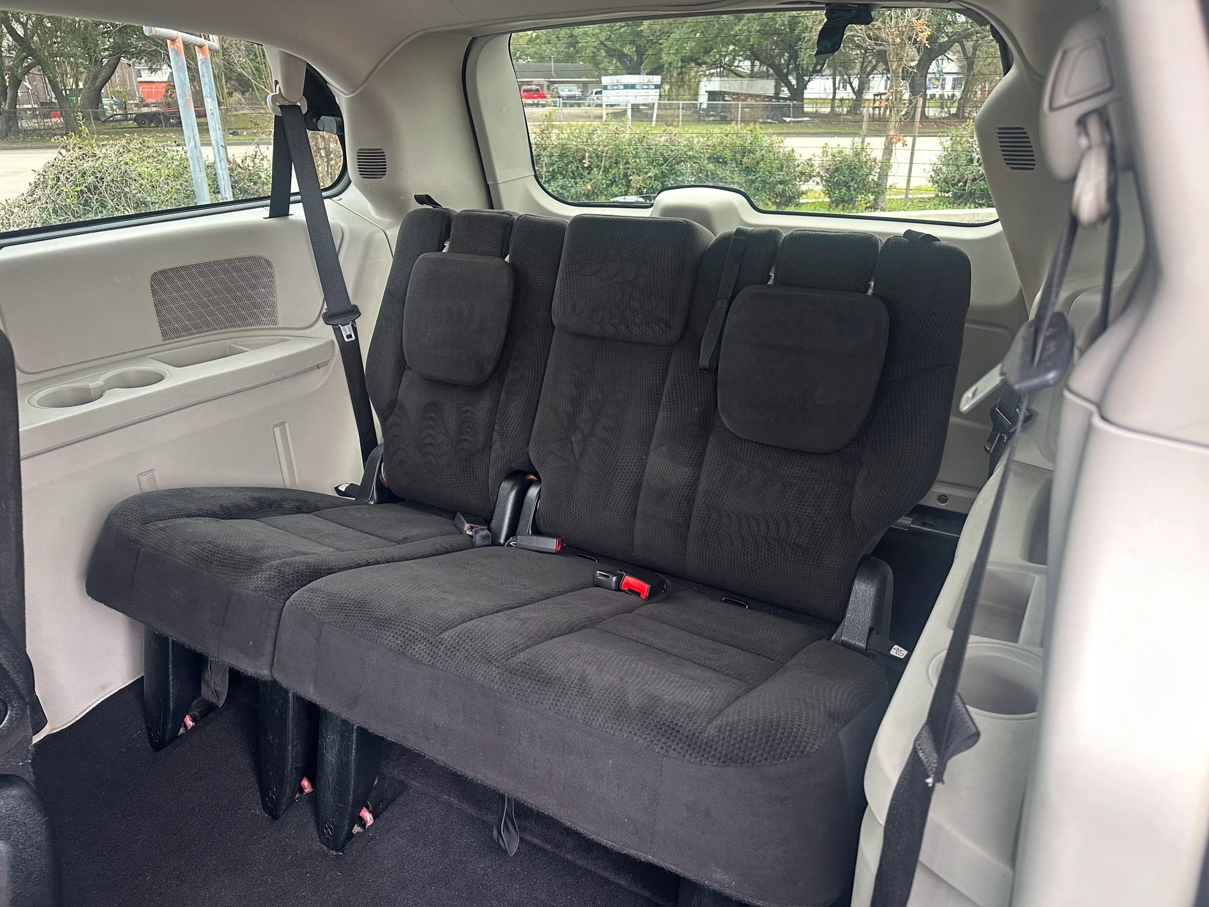 Used 2014 Dodge Grand Caravan SXT w/ Rear Park Assist Package image 13