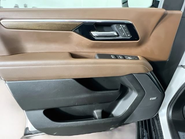 Used 2025 Chevrolet Tahoe High Country AWD/4WD image 18