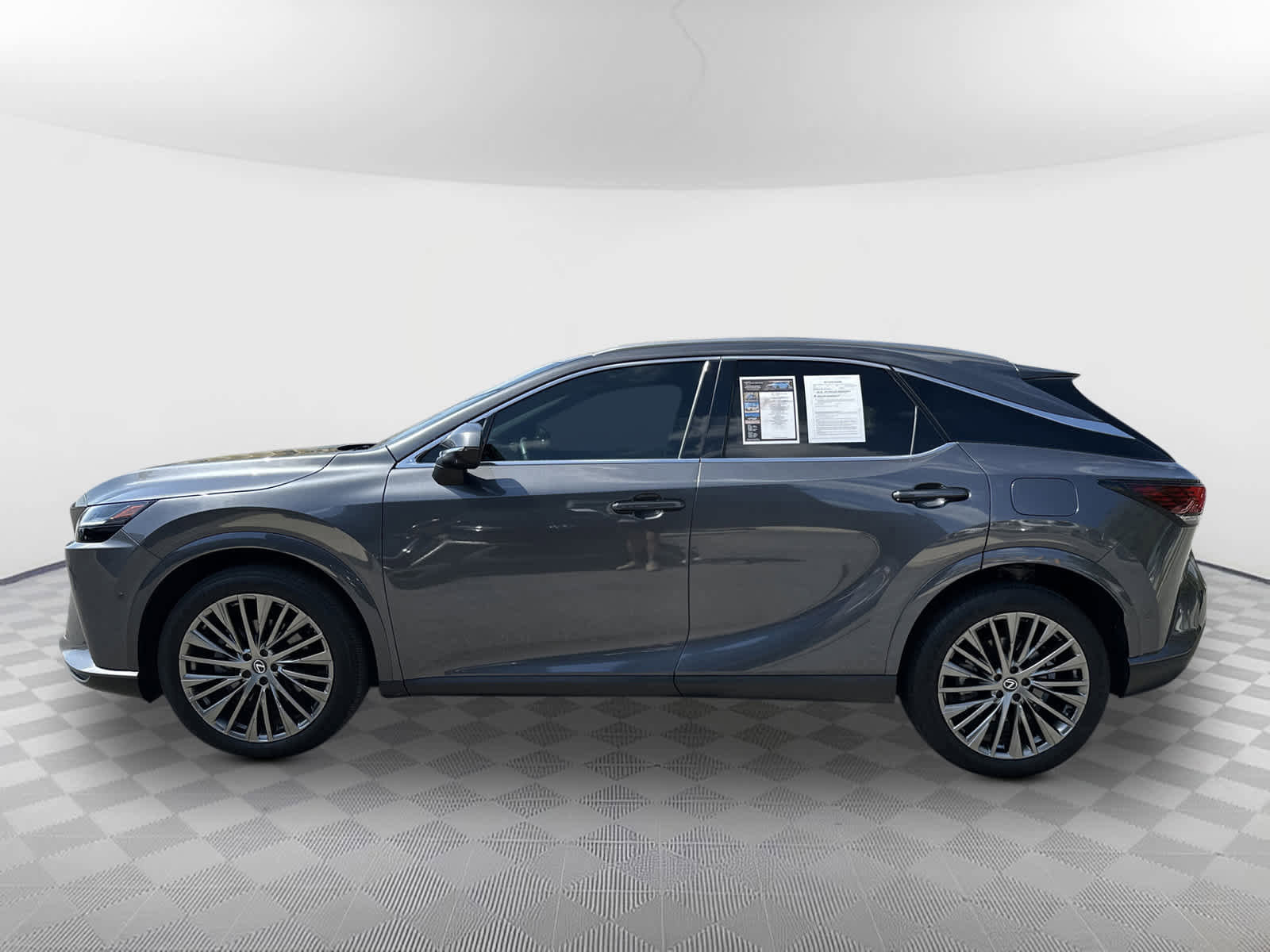 Used 2024 Lexus RX 350 FWD w/ Convenience Package image 4