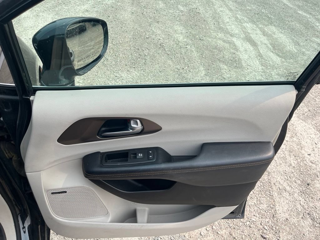 Used 2017 Chrysler Pacifica Touring-L Plus FWD image 43