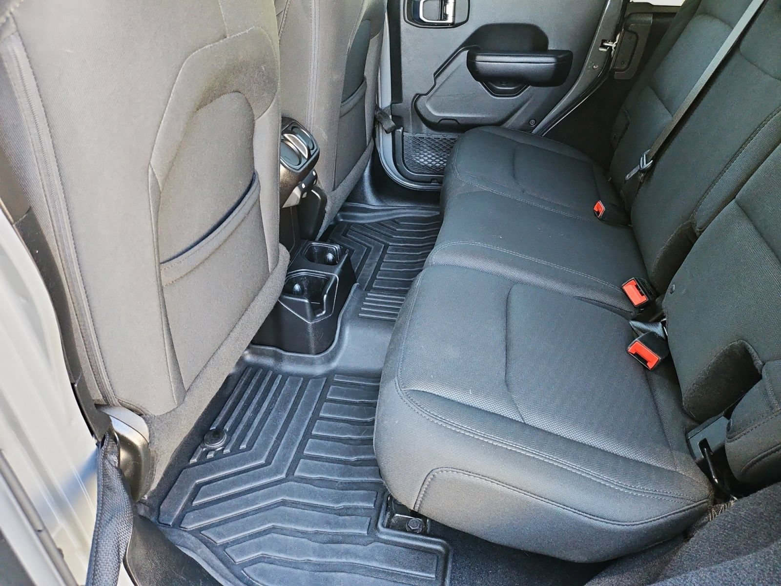 Used 2018 Jeep Wrangler Unlimited Sport S AWD/4WD image 31