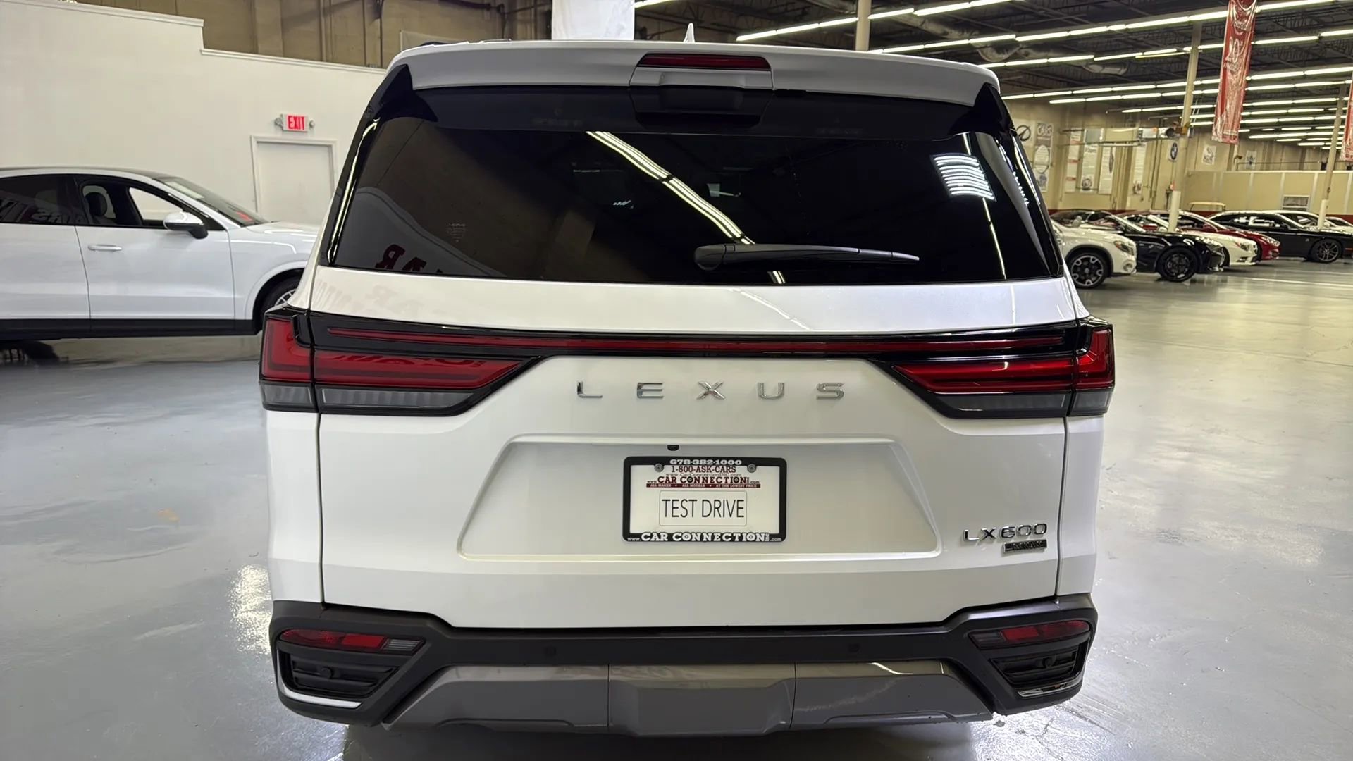 Used 2022 Lexus LX 600 4WD w/ Premium Package image 6