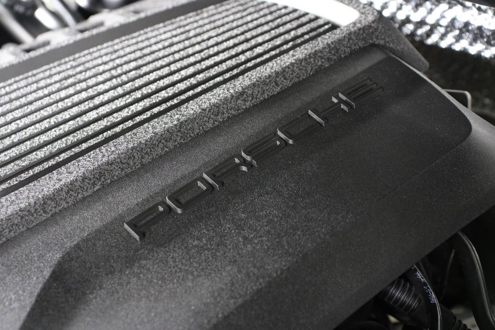 Certified 2025 Porsche Macan image 27