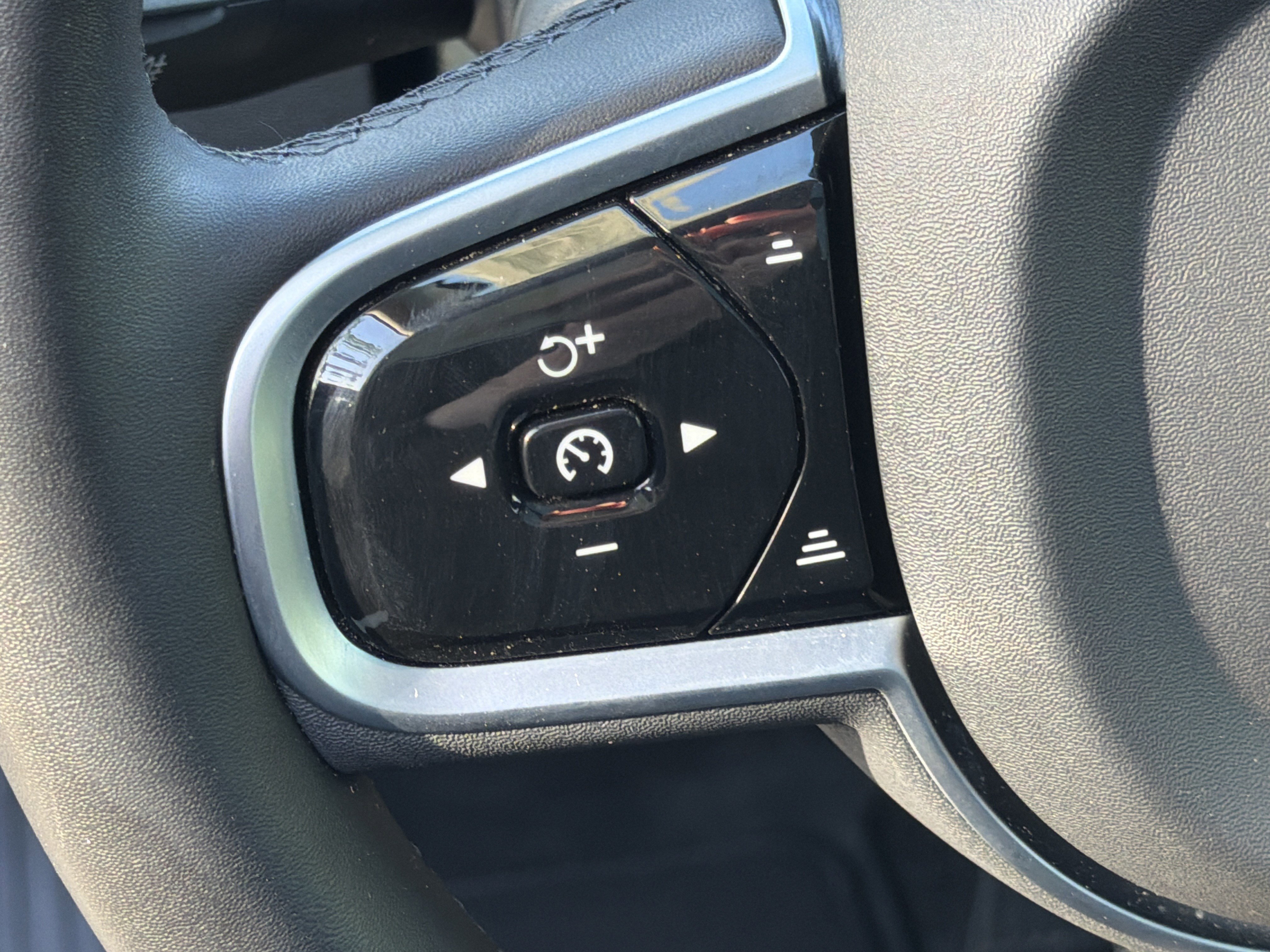 Certified 2025 Volvo XC90 B5 Plus AWD/4WD image 19