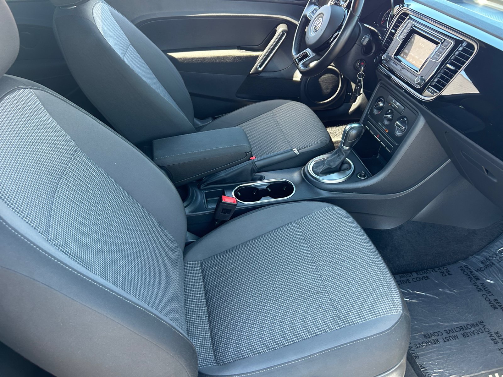Used 2019 Volkswagen Beetle 2.0T S FWD image 18