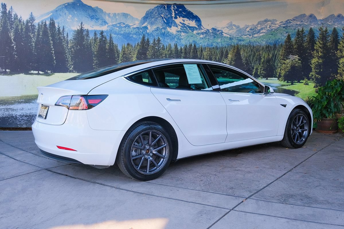 Used 2020 Tesla Model 3 Standard Range RWD image 5