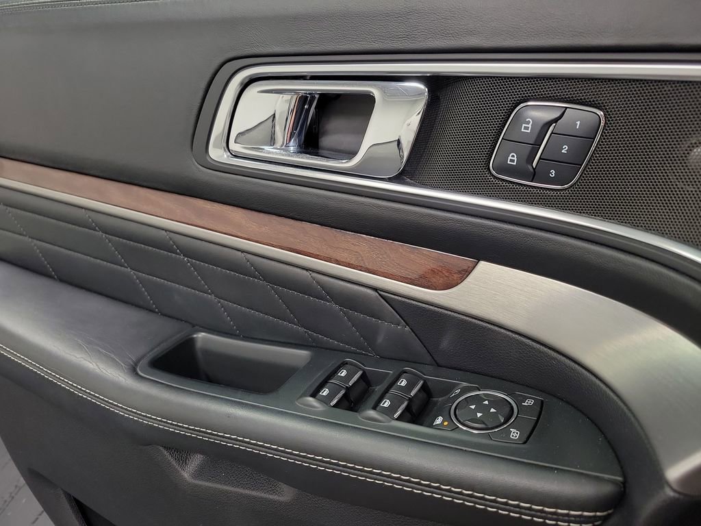Used 2018 Ford Explorer Platinum AWD/4WD image 21