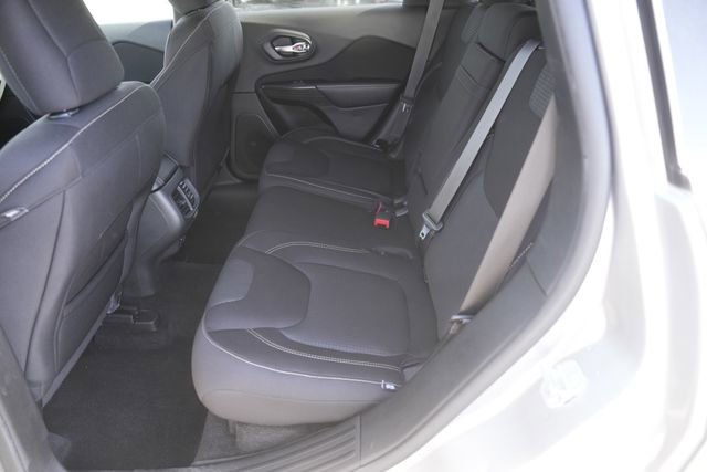 Used 2015 Jeep Cherokee Latitude image 12