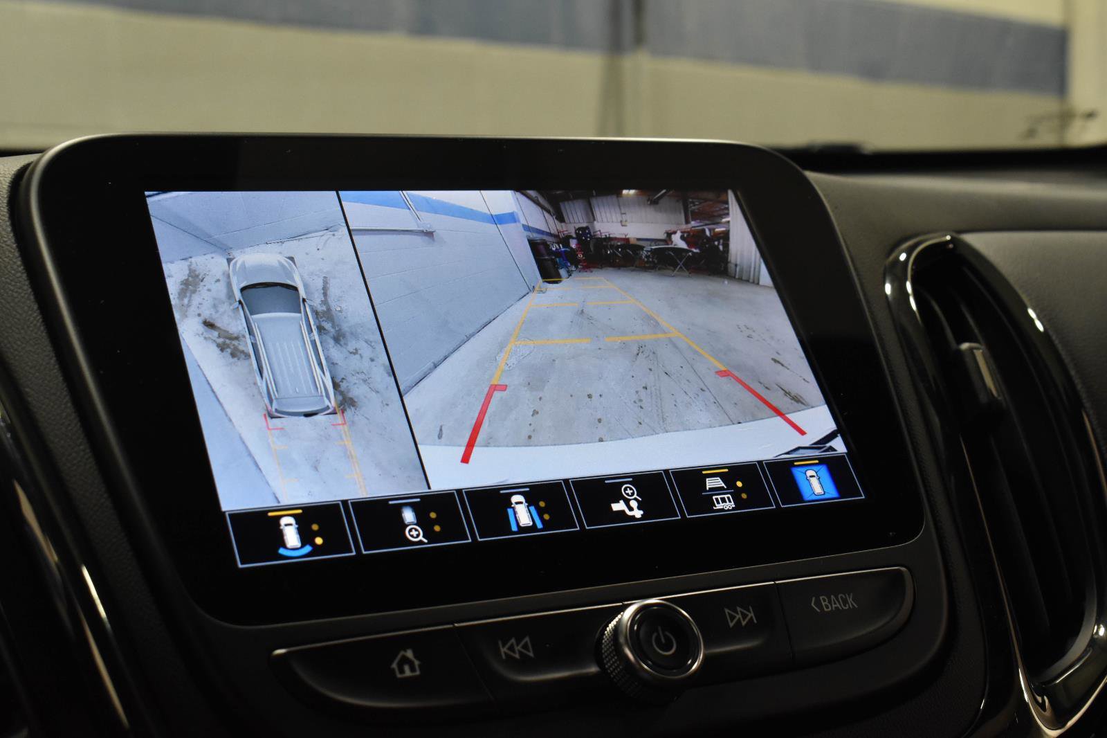 Used 2022 Chevrolet Equinox RS w/ RS Leather Package image 18