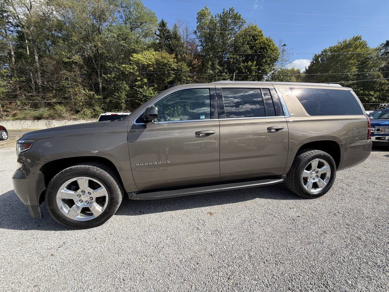 Used 2016 Chevrolet Suburban LT image 4
