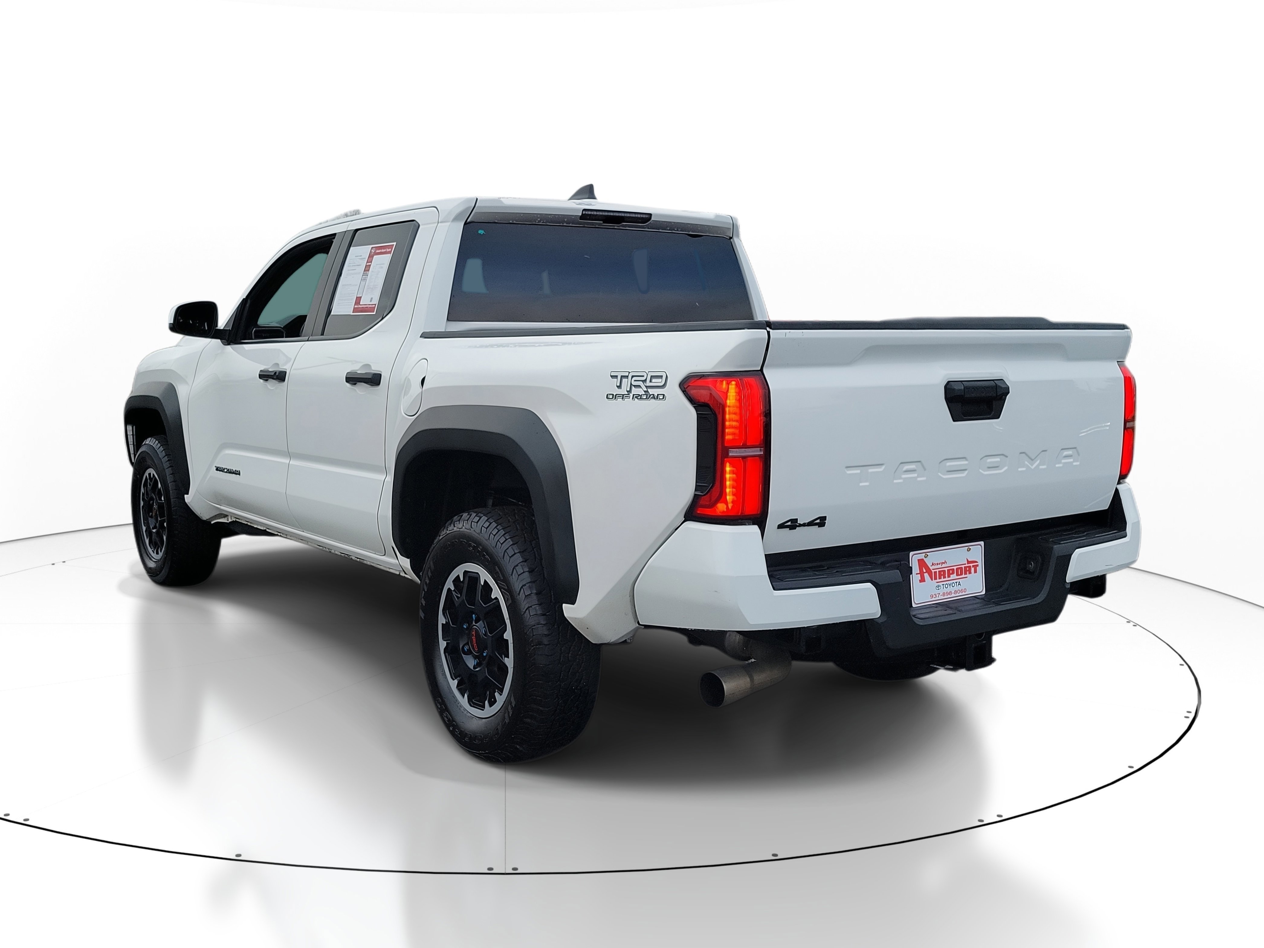 Used 2024 Toyota Tacoma TRD Off-Road image 3